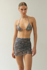Pareô: o elemento de styling na construção de composições de beachwear